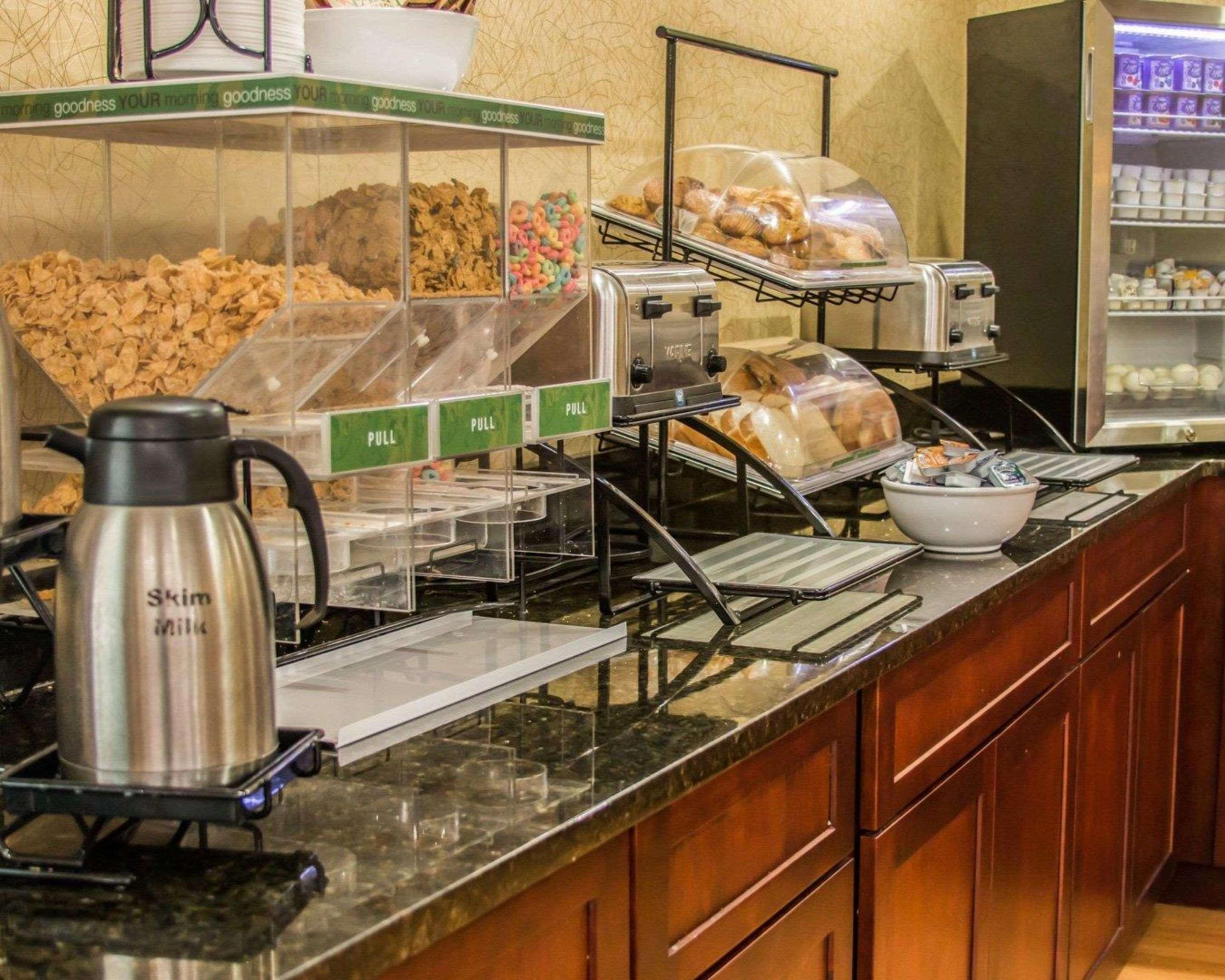 Comfort Inn Birch Run Esterno foto