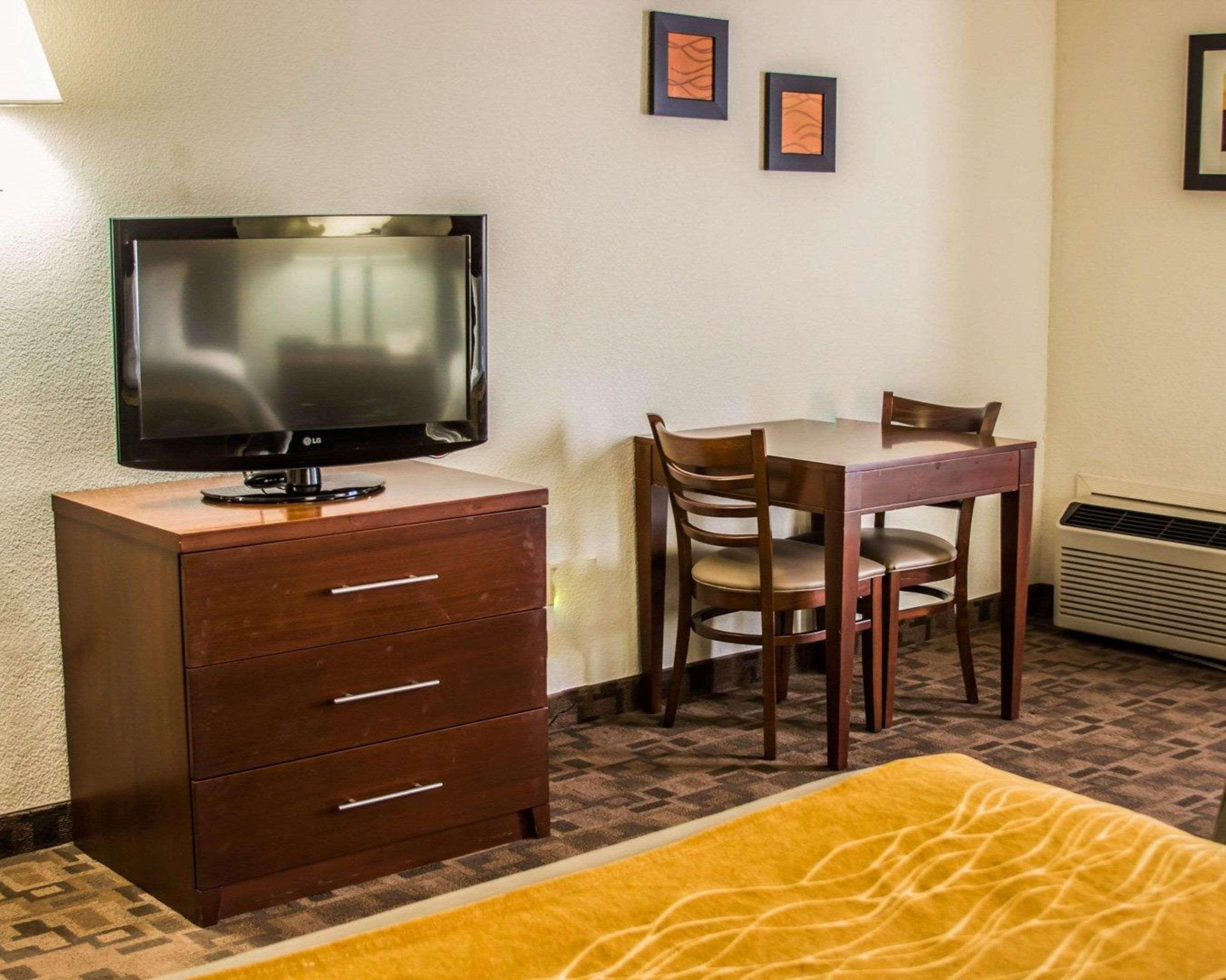 Comfort Inn Birch Run Esterno foto